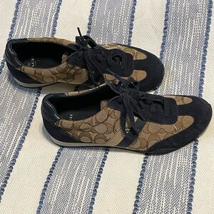 Coach New York “Coach Kelson” Deep Navy Blue and Tan Sneakers Size 8